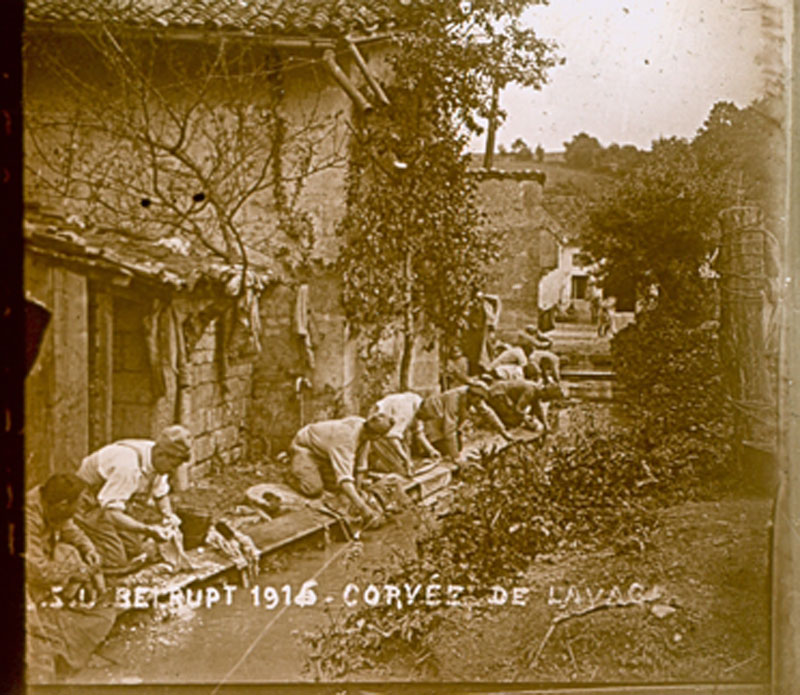 Corvée de lavage 1916 .