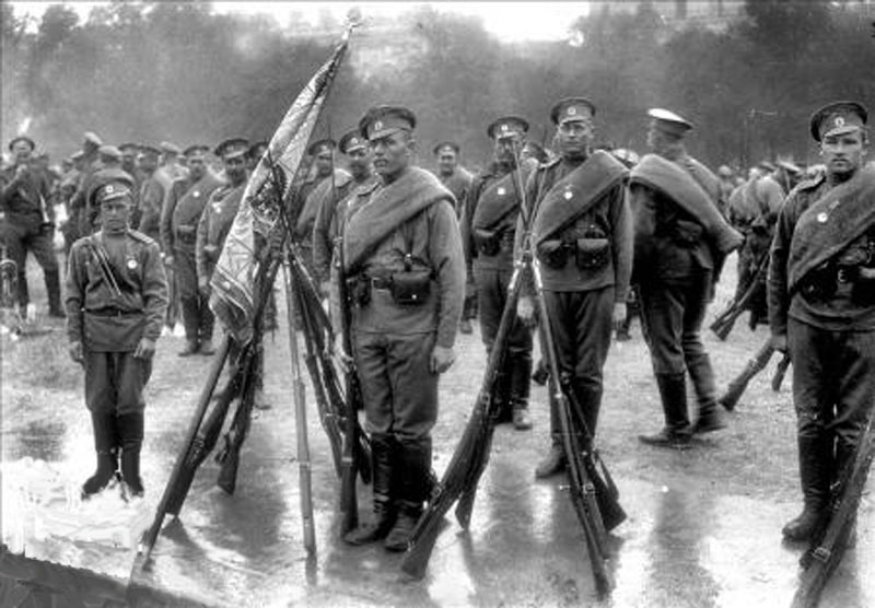 Soldats russes participant au défilé. Paris 14 juillet 1916