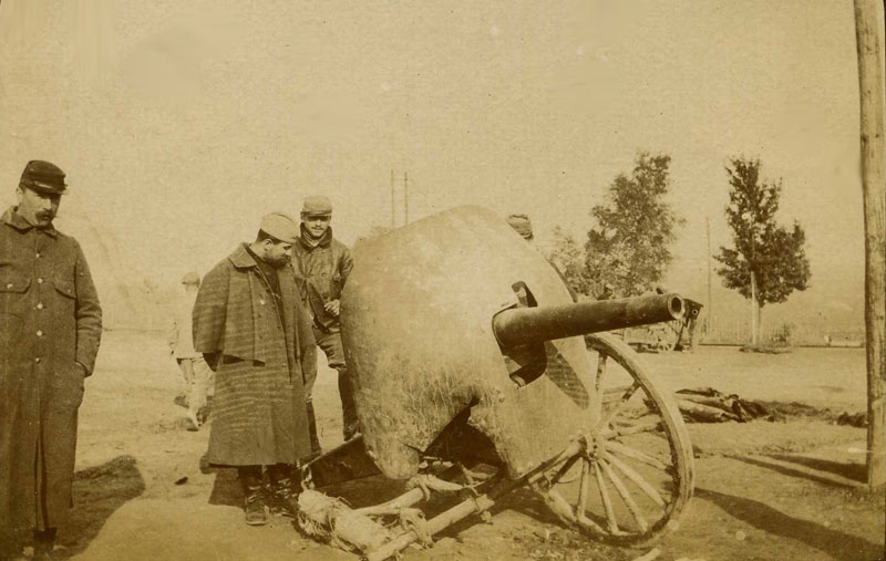 Artilleurs français-canon de 57 mm belge.(Collection Patrice Lamy)