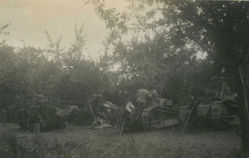 Somme, 1918, char français Renault avant l'attaque.(Collection Patrice Lamy)