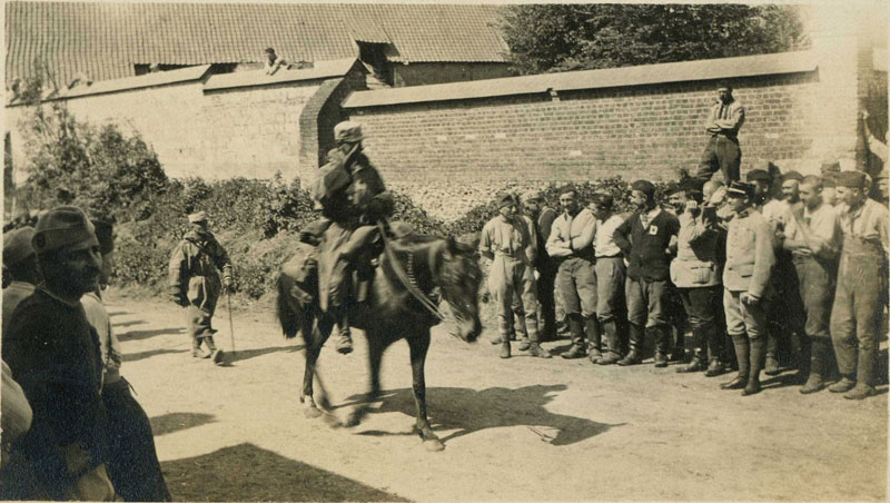 En route pour l'attaque d'Artois-mai 1915. (Collection Patrice Lamy)