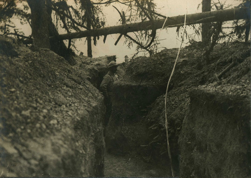 Marne, tranchée de première ligne-1916.(Collection Patrice Lamy)