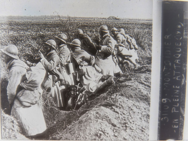 Montdidier, Somme, en pleine attaque 1918 (Collection : Paulette.F)