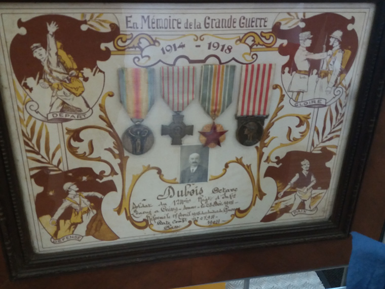 Médailles commémoratives (exposition de St Ouen des Toits)