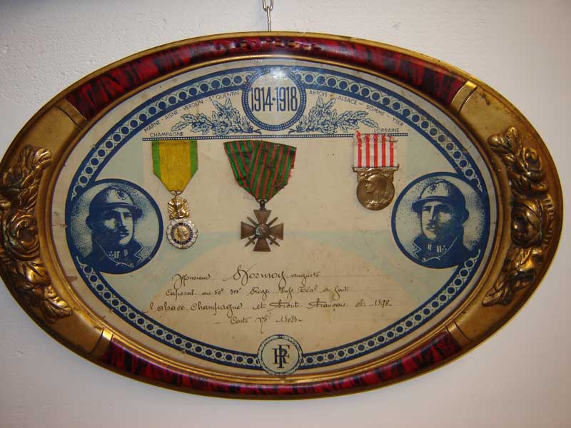 Caporal Mornay Auguste, croix de guerre, médaille militaire, commemorative 14-18 (Collection privée: A-R)