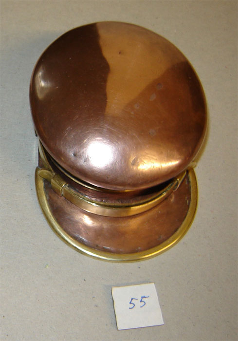 Boite à tabac en forme de casquette anglaise (Collection privée: A-R)
