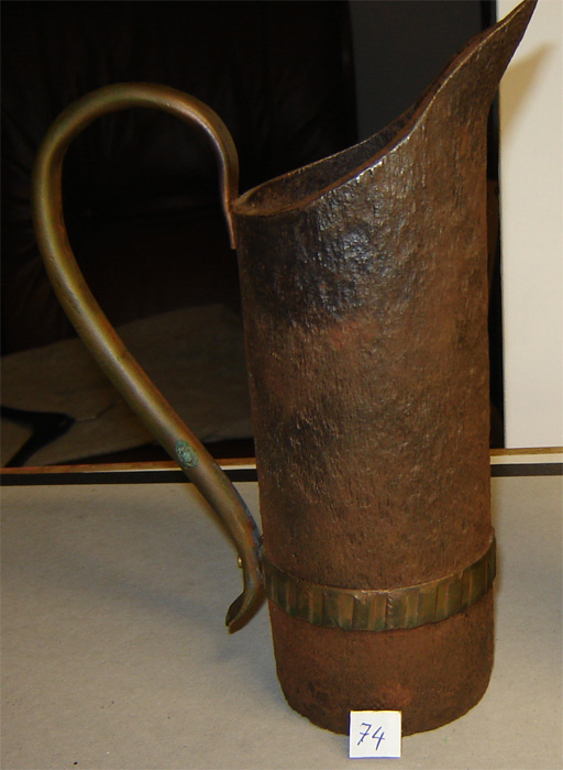 Pichet fait avec un obus et sa ceinture en cuivre, Guerre14-18(Collection privée: A-R)