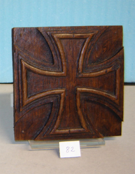 Croix de fer en bois, soldat Allemand (Collection privée: A-R)