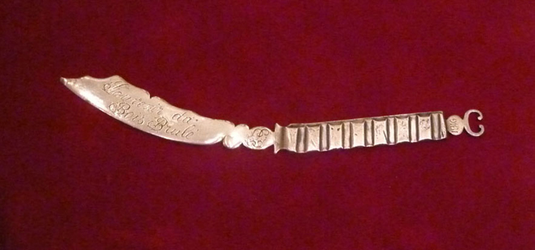 Coupe papier fait dans une ceinture d'obus, "souvenir Bois Bruûé", artisanat de tranchées (Constance Large-Berger)