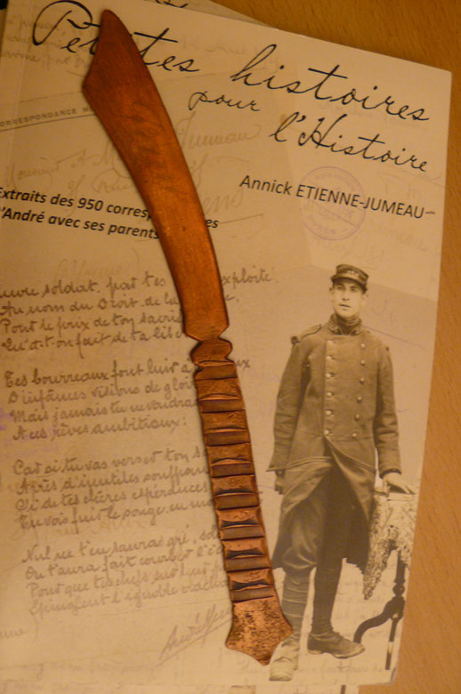 Coupe papier fait avec une ceinture d'obus en cuivre (Collection Annick.E)